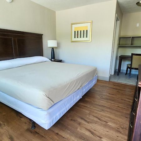 Merit Inn And Suites Beaumont Bagian luar foto