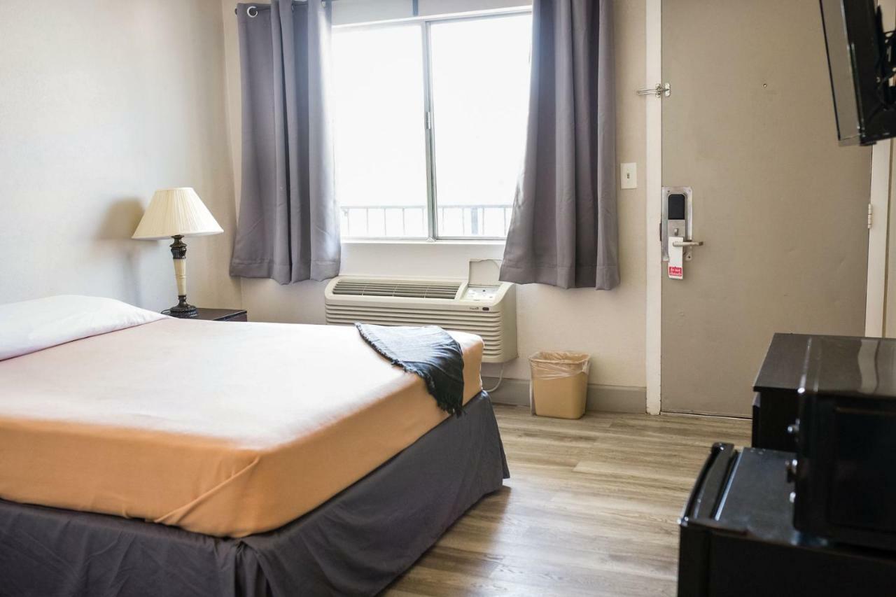 Merit Inn And Suites Beaumont Bagian luar foto