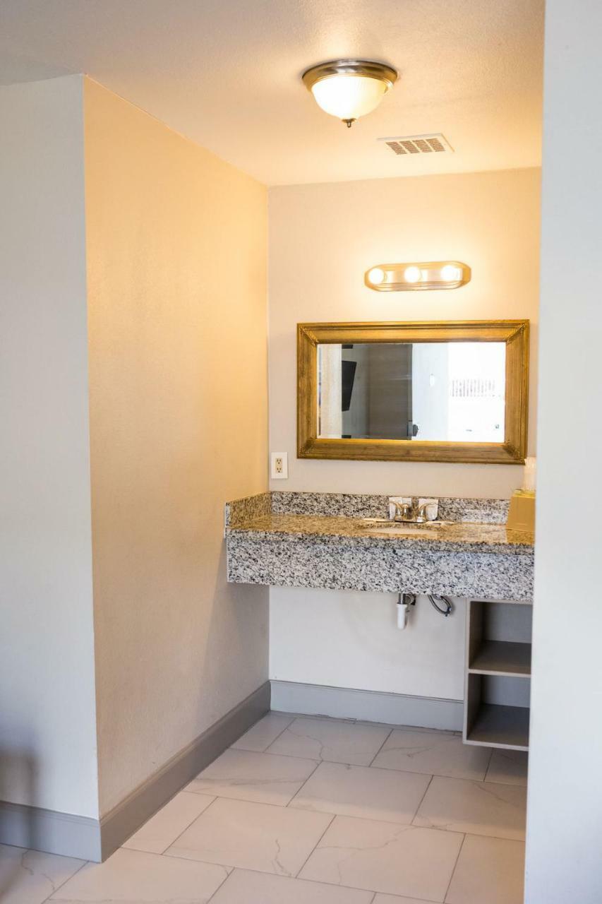 Merit Inn And Suites Beaumont Bagian luar foto