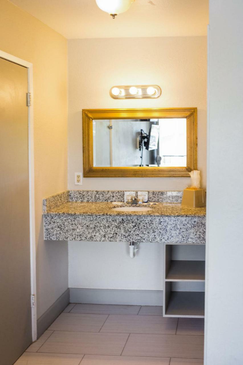 Merit Inn And Suites Beaumont Bagian luar foto