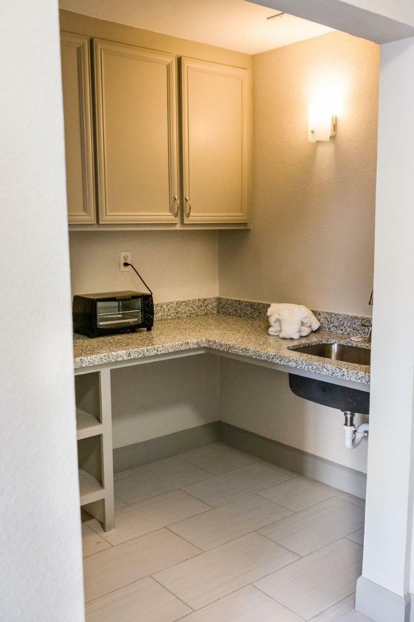 Merit Inn And Suites Beaumont Bagian luar foto
