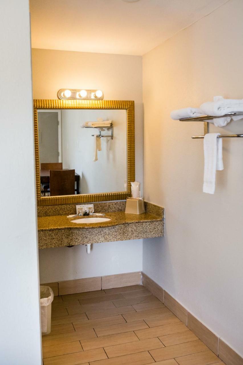 Merit Inn And Suites Beaumont Bagian luar foto