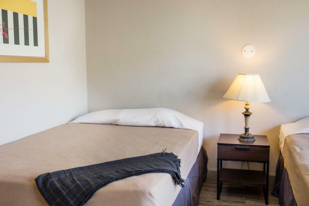 Merit Inn And Suites Beaumont Bagian luar foto